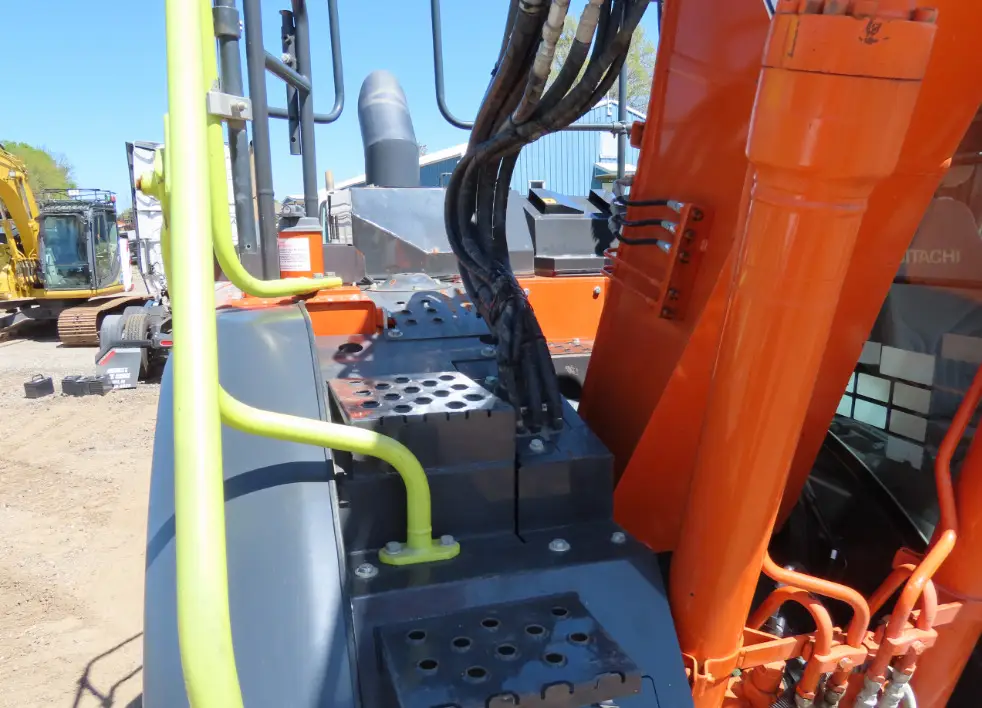 2021 Hitachi ZX135US-6 Excavator Hyd Q/C Aux Hyd Enclosed Cab A/C Izuzu