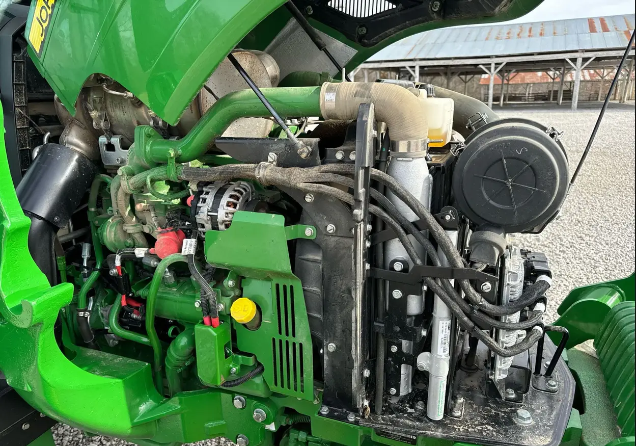 2022 John Deere 5075E MFWD tractor
