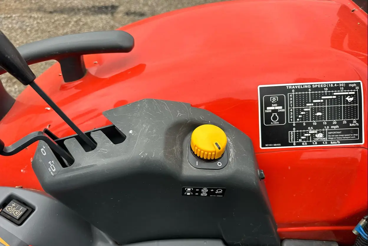 2022 Kubota M5 111D MFWD tractor