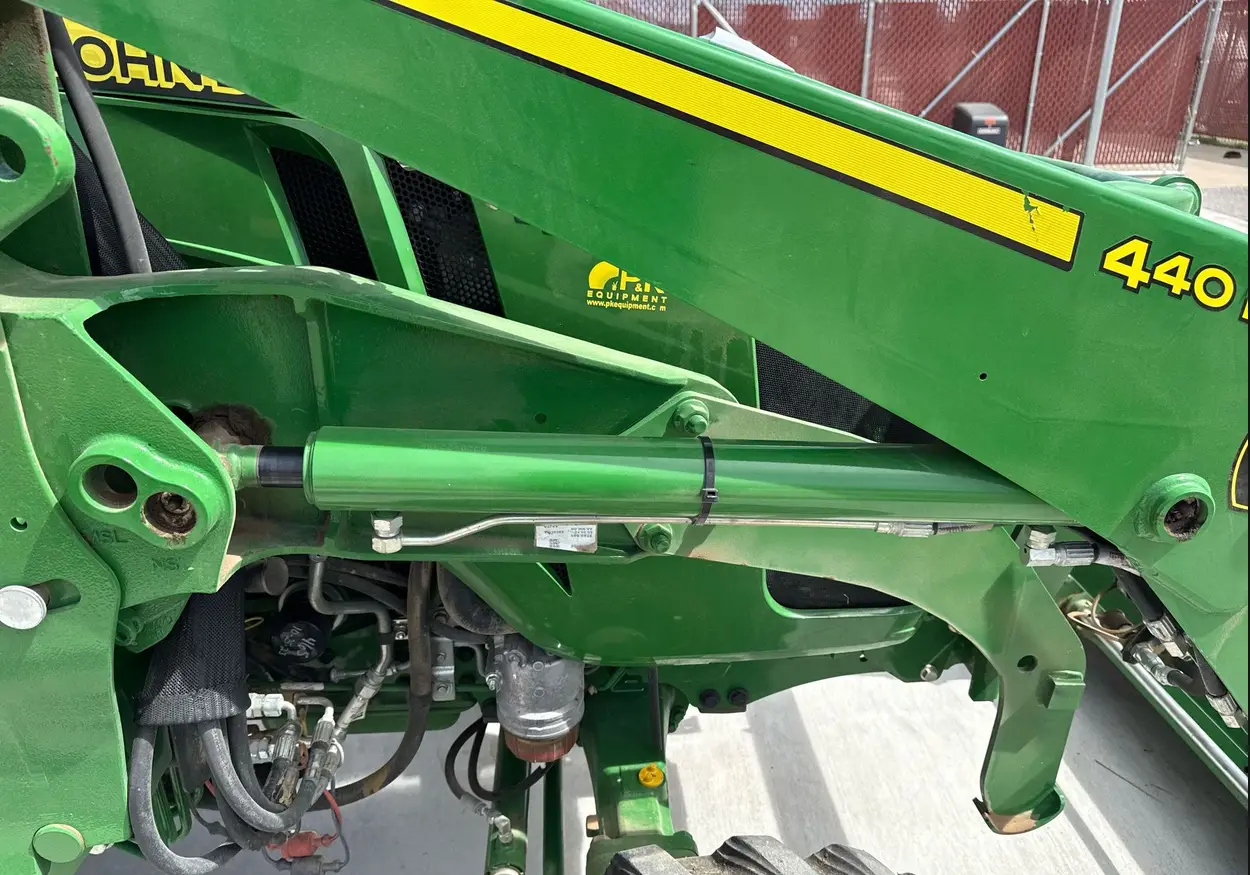 2022 John Deere 4052R MFWD tractor