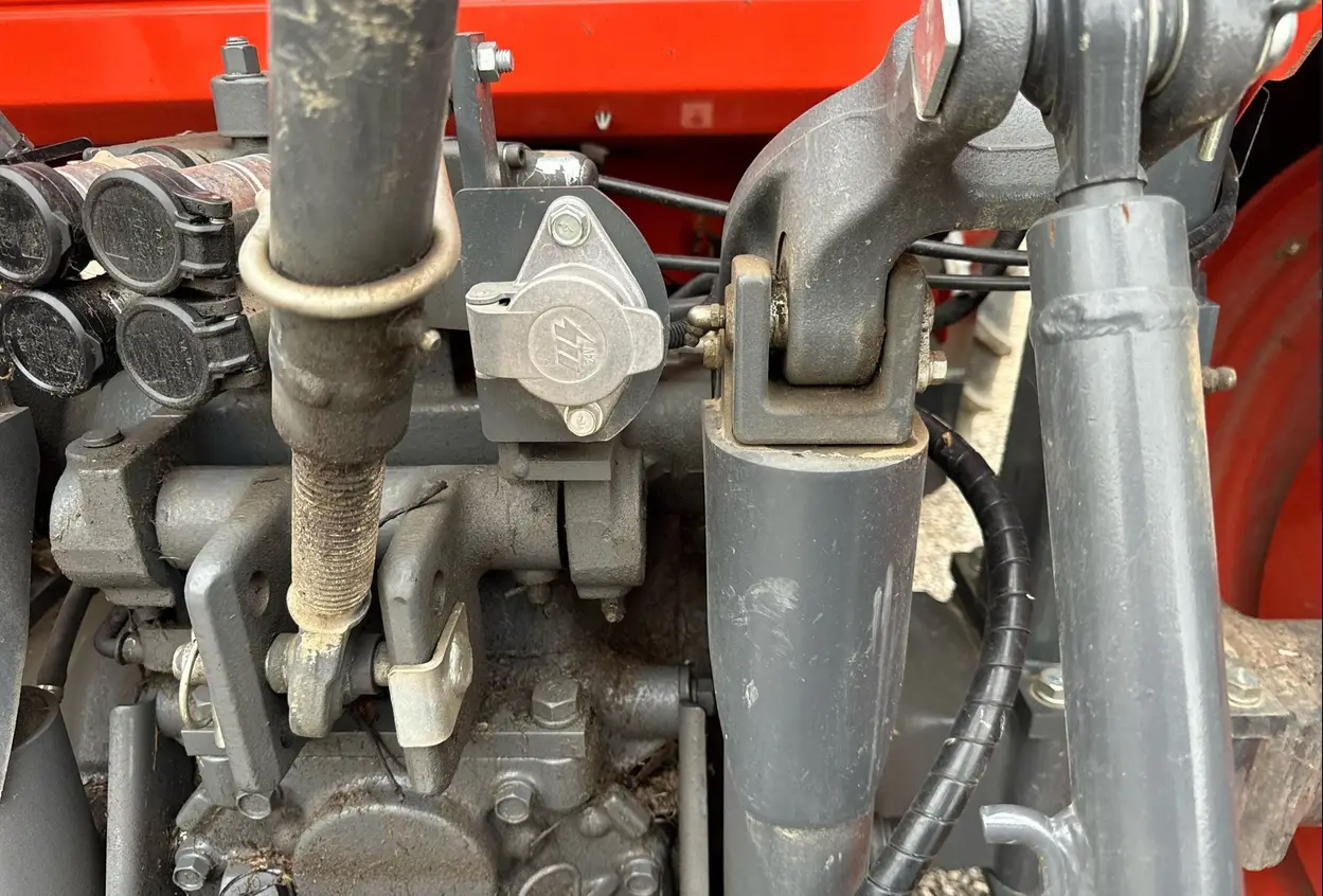 2022 Kubota M5 111D MFWD tractor