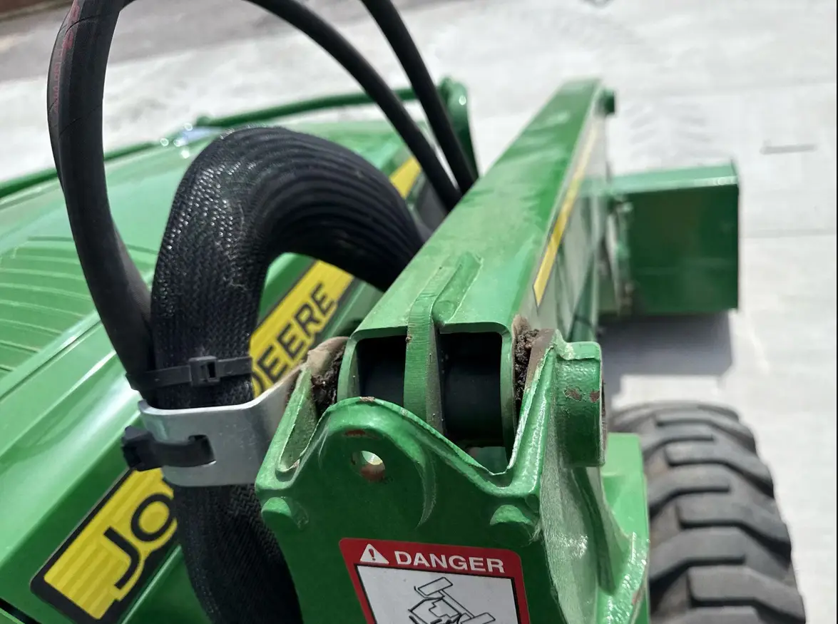 2022 John Deere 4052R MFWD tractor