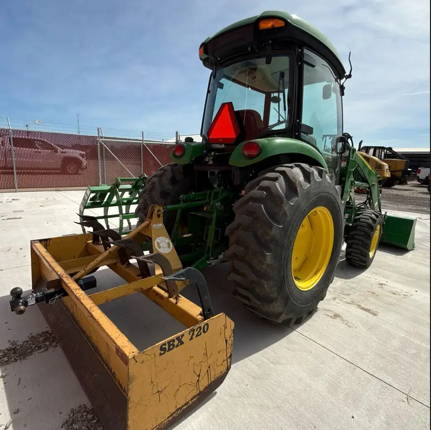 2022 John Deere 4052R MFWD tractor