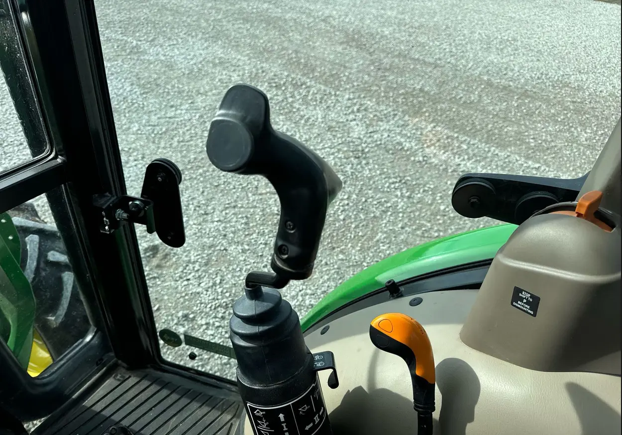 2022 John Deere 5075E MFWD tractor