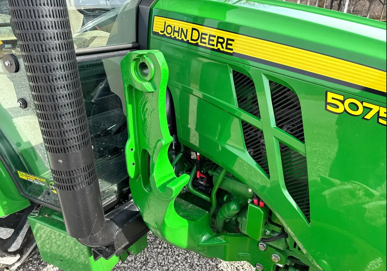 2022 John Deere 5075E MFWD tractor