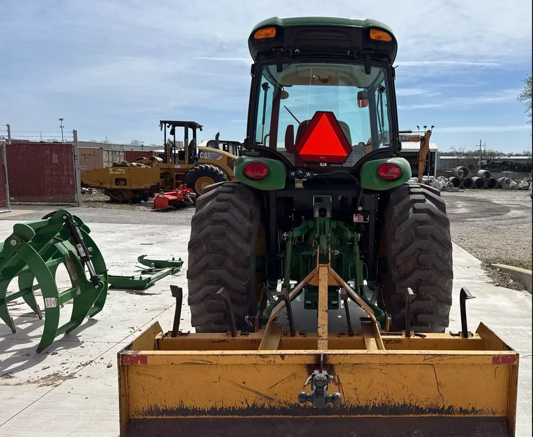 2022 John Deere 4052R MFWD tractor