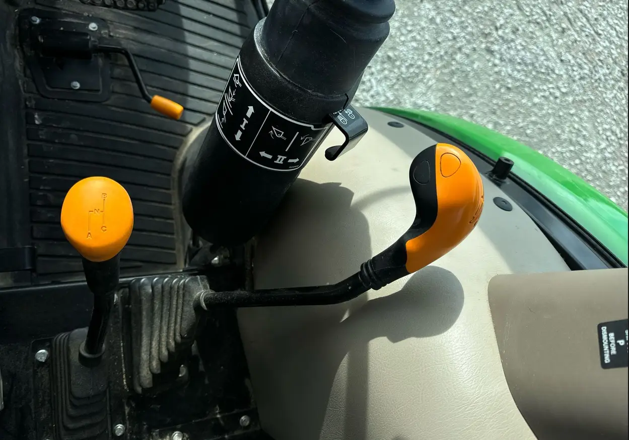 2022 John Deere 5075E MFWD tractor