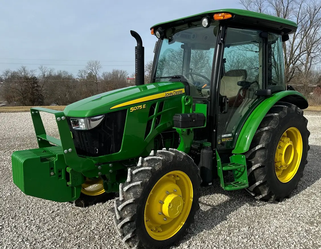 2022 John Deere 5075E MFWD tractor