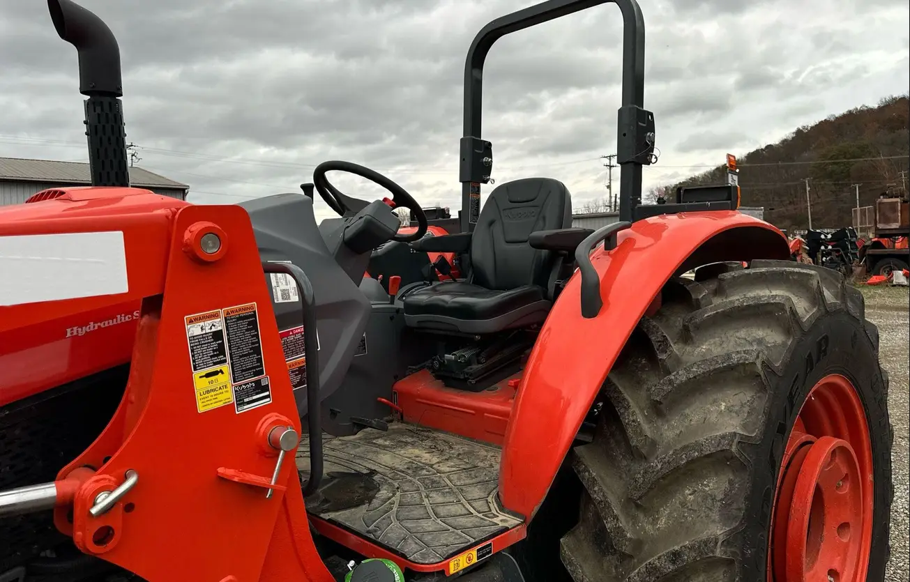 2022 Kubota M5 111D MFWD tractor