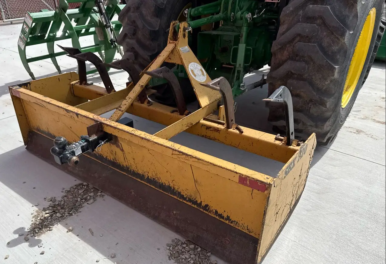 2022 John Deere 4052R MFWD tractor