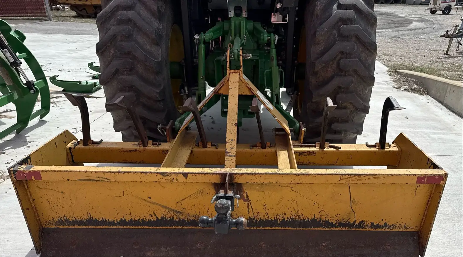 2022 John Deere 4052R MFWD tractor