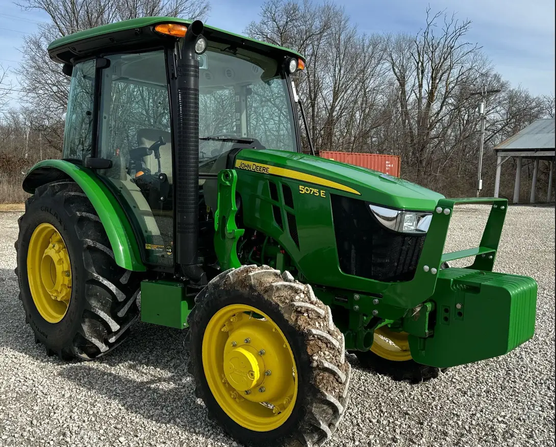 2022 John Deere 5075E MFWD tractor