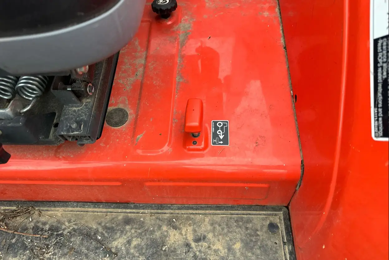 2022 Kubota M5 111D MFWD tractor