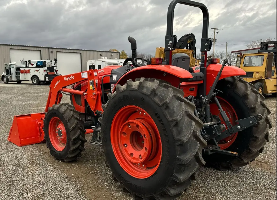 2022 Kubota M5 111D MFWD tractor