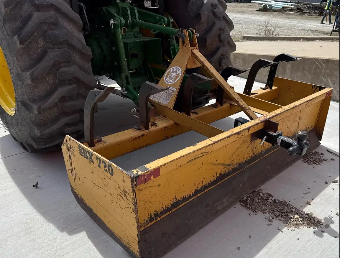 2022 John Deere 4052R MFWD tractor