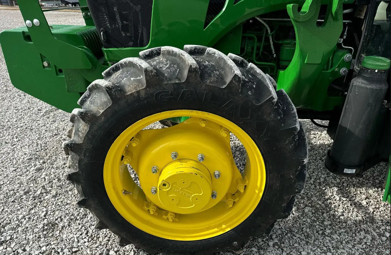 2022 John Deere 5075E MFWD tractor