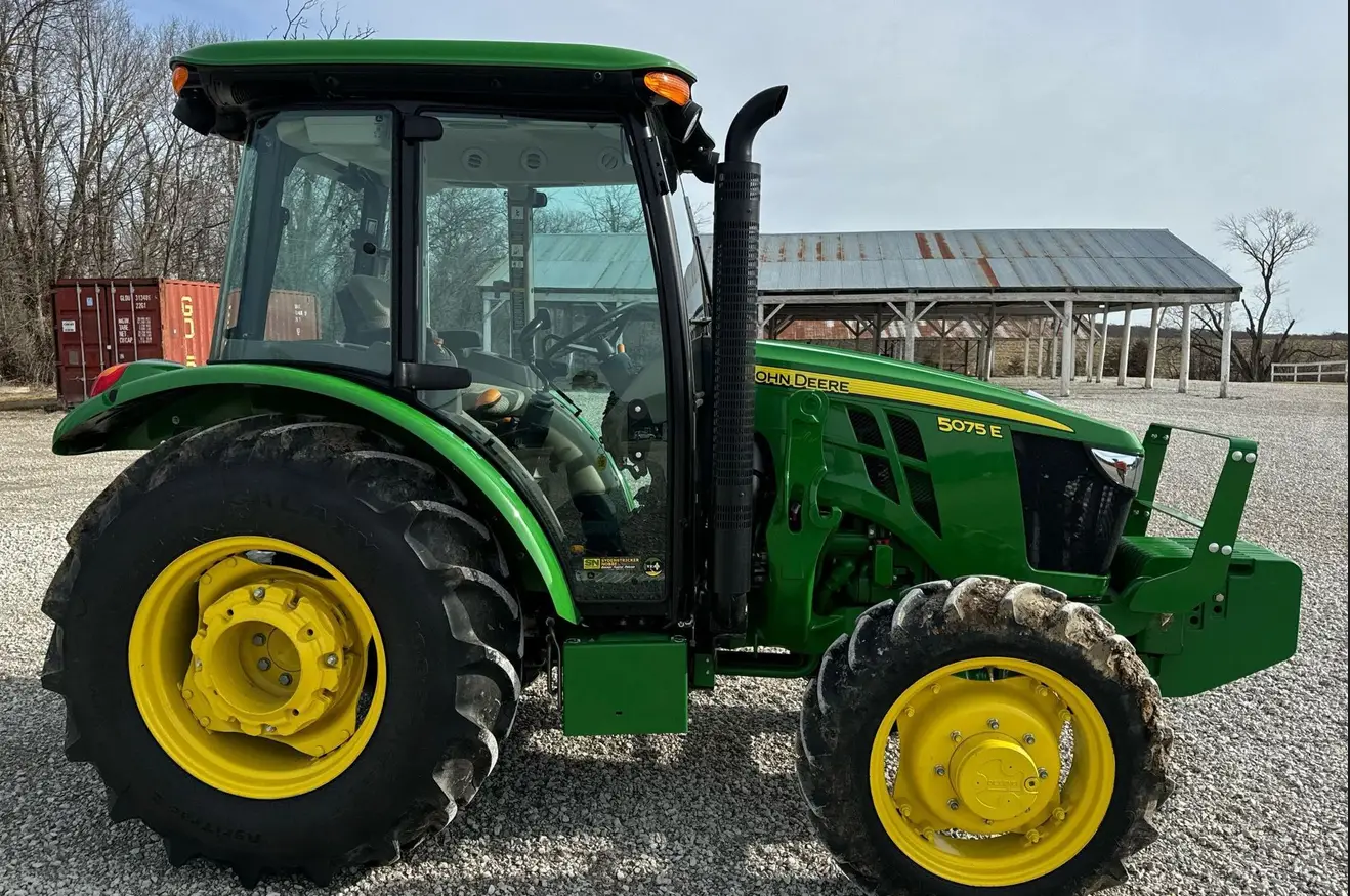 2022 John Deere 5075E MFWD tractor