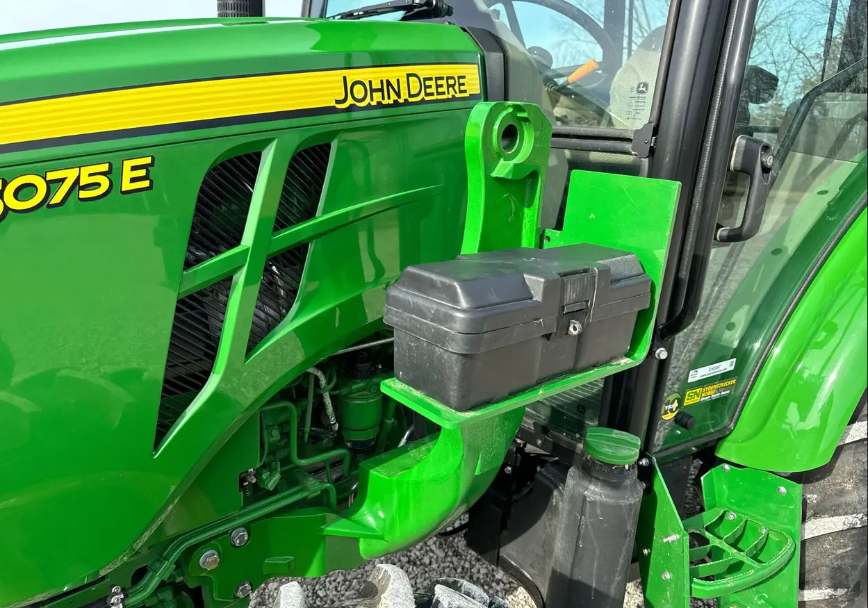 2022 John Deere 5075E MFWD tractor