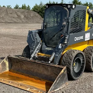2021 John Deere 324G skid steer loader