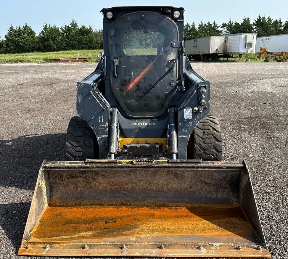 2021 John Deere 324G skid steer loader