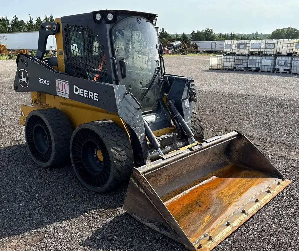 2021 John Deere 324G skid steer loader