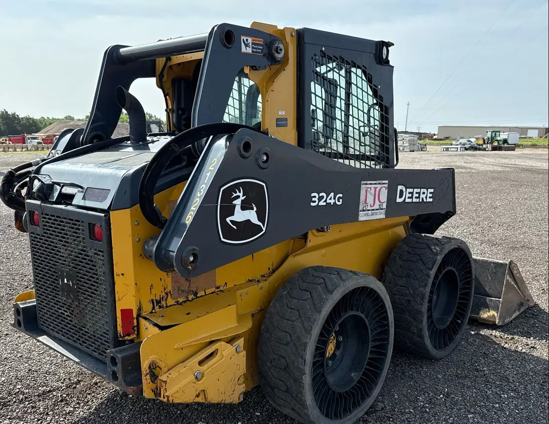 2021 John Deere 324G skid steer loader