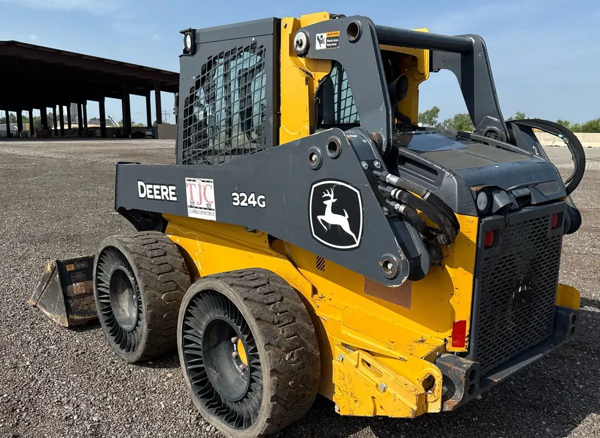 2021 John Deere 324G skid steer loader