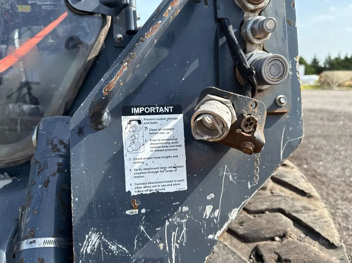 2021 John Deere 324G skid steer loader