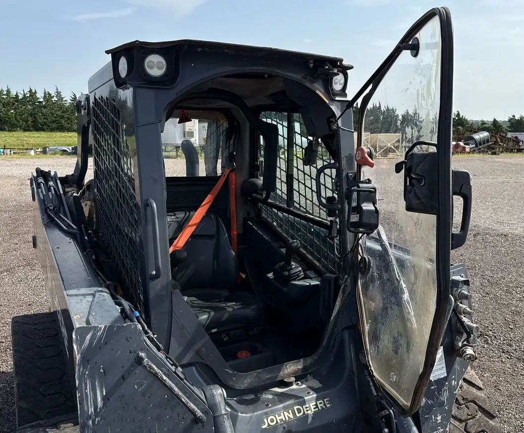 2021 John Deere 324G skid steer loader