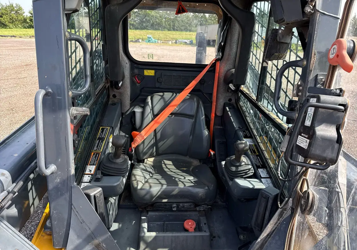 2021 John Deere 324G skid steer loader