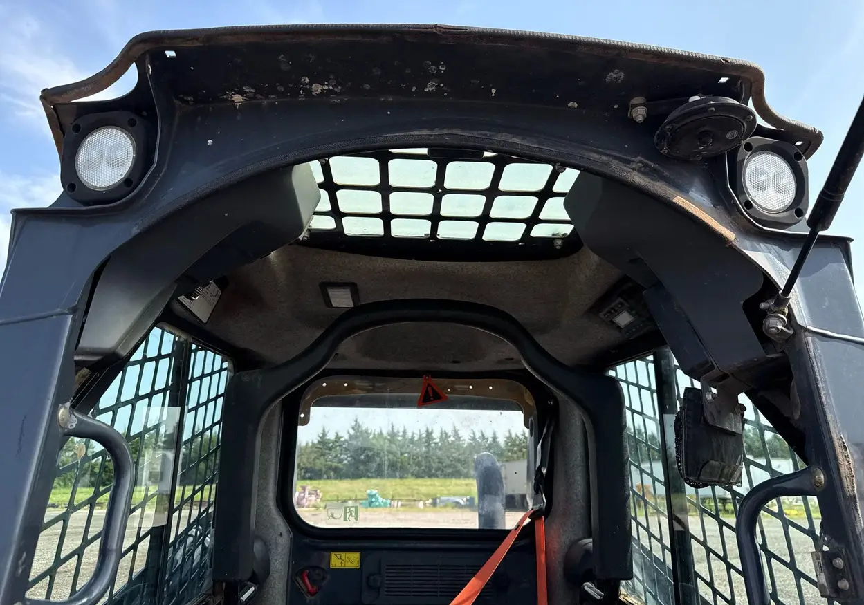 2021 John Deere 324G skid steer loader