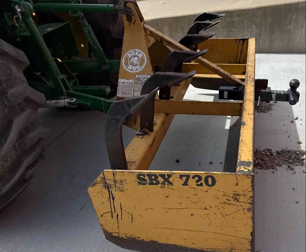 2022 John Deere 4052R MFWD tractor
