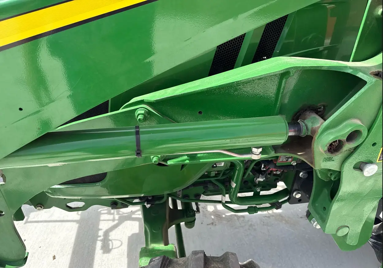 2022 John Deere 4052R MFWD tractor