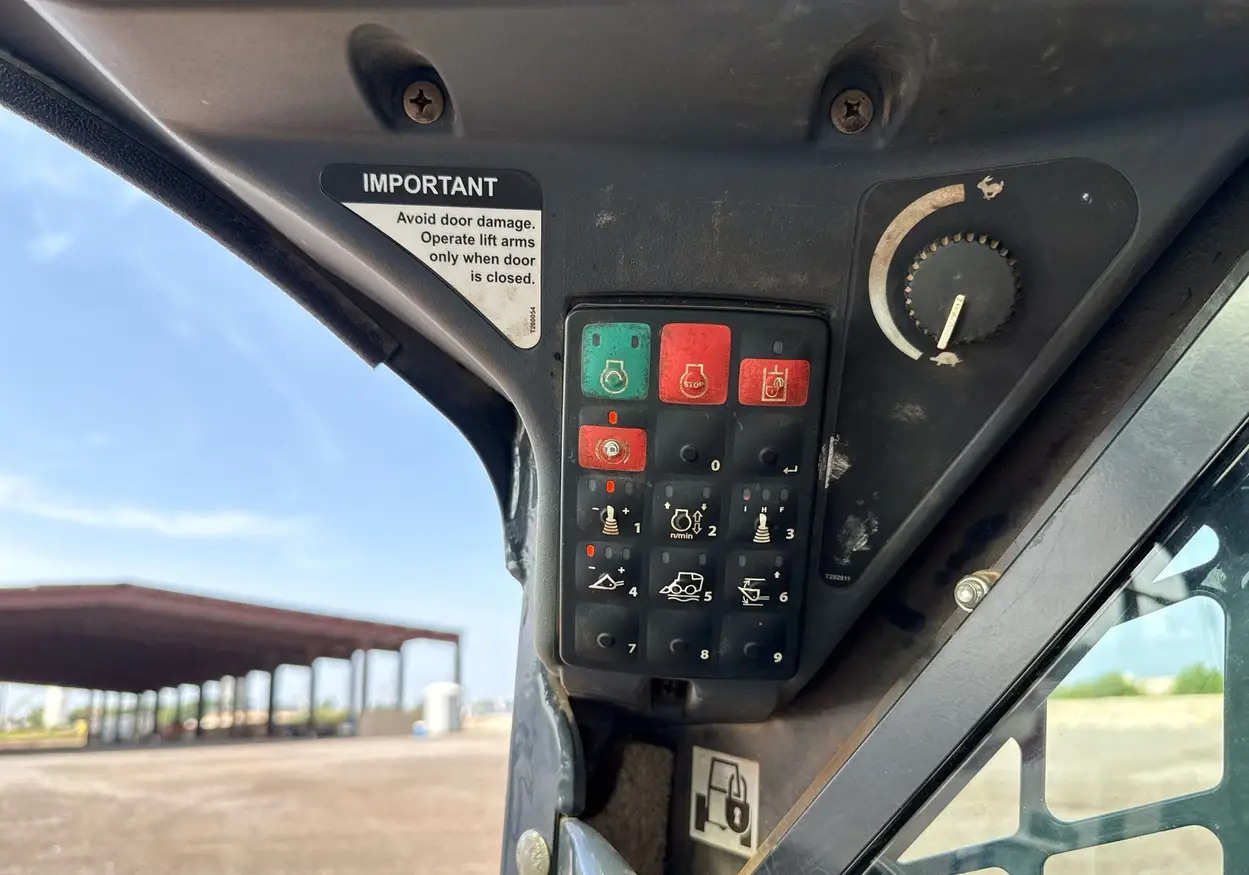 2021 John Deere 324G skid steer loader
