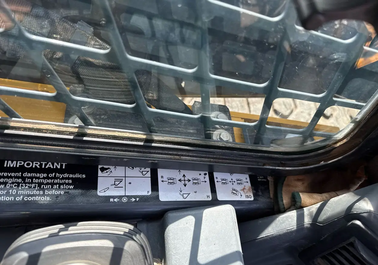 2021 John Deere 324G skid steer loader
