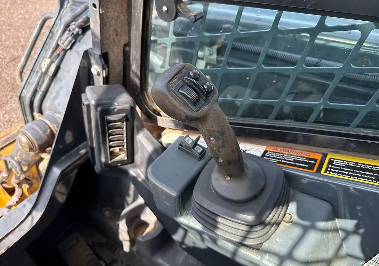 2021 John Deere 324G skid steer loader