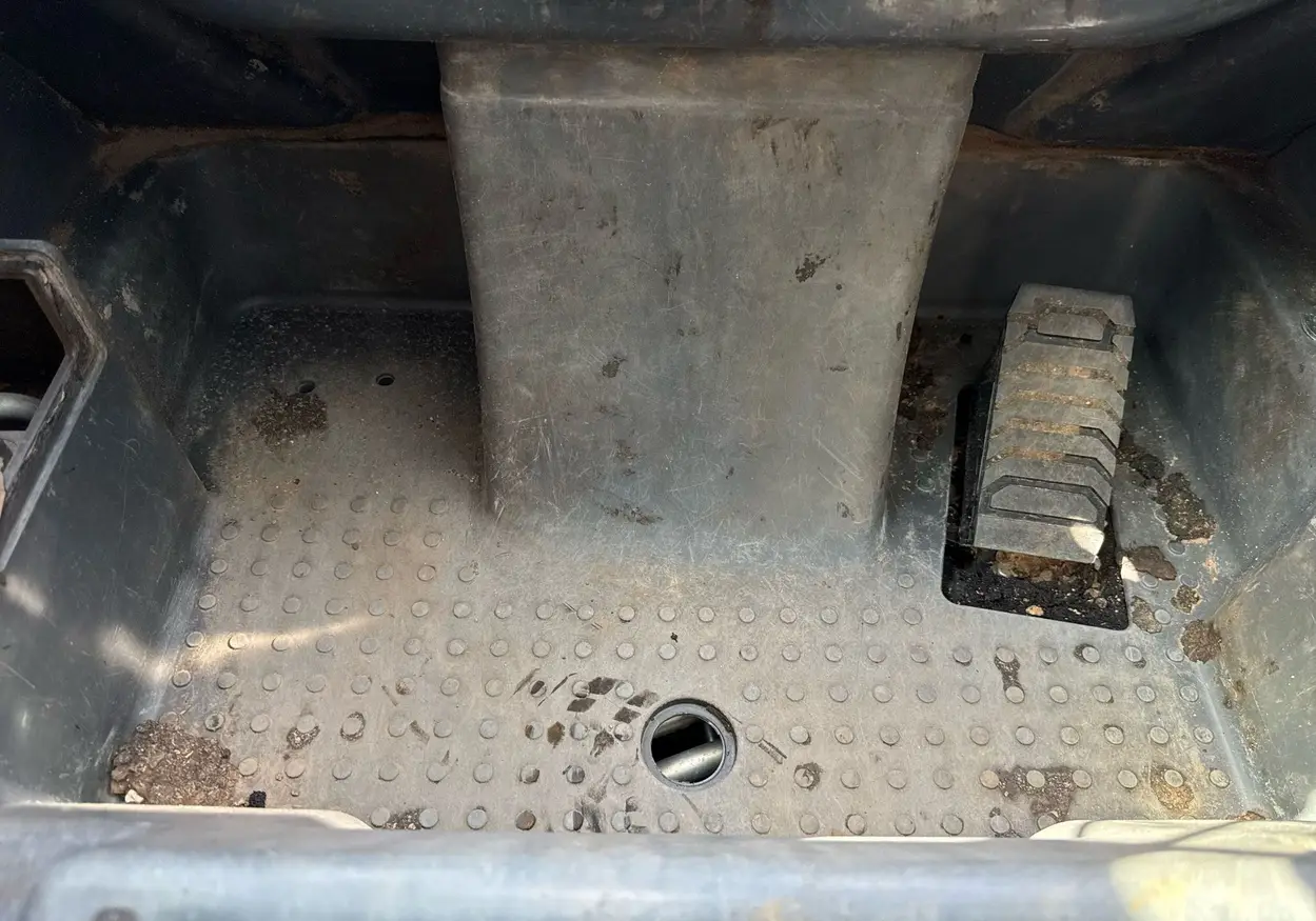 2021 John Deere 324G skid steer loader