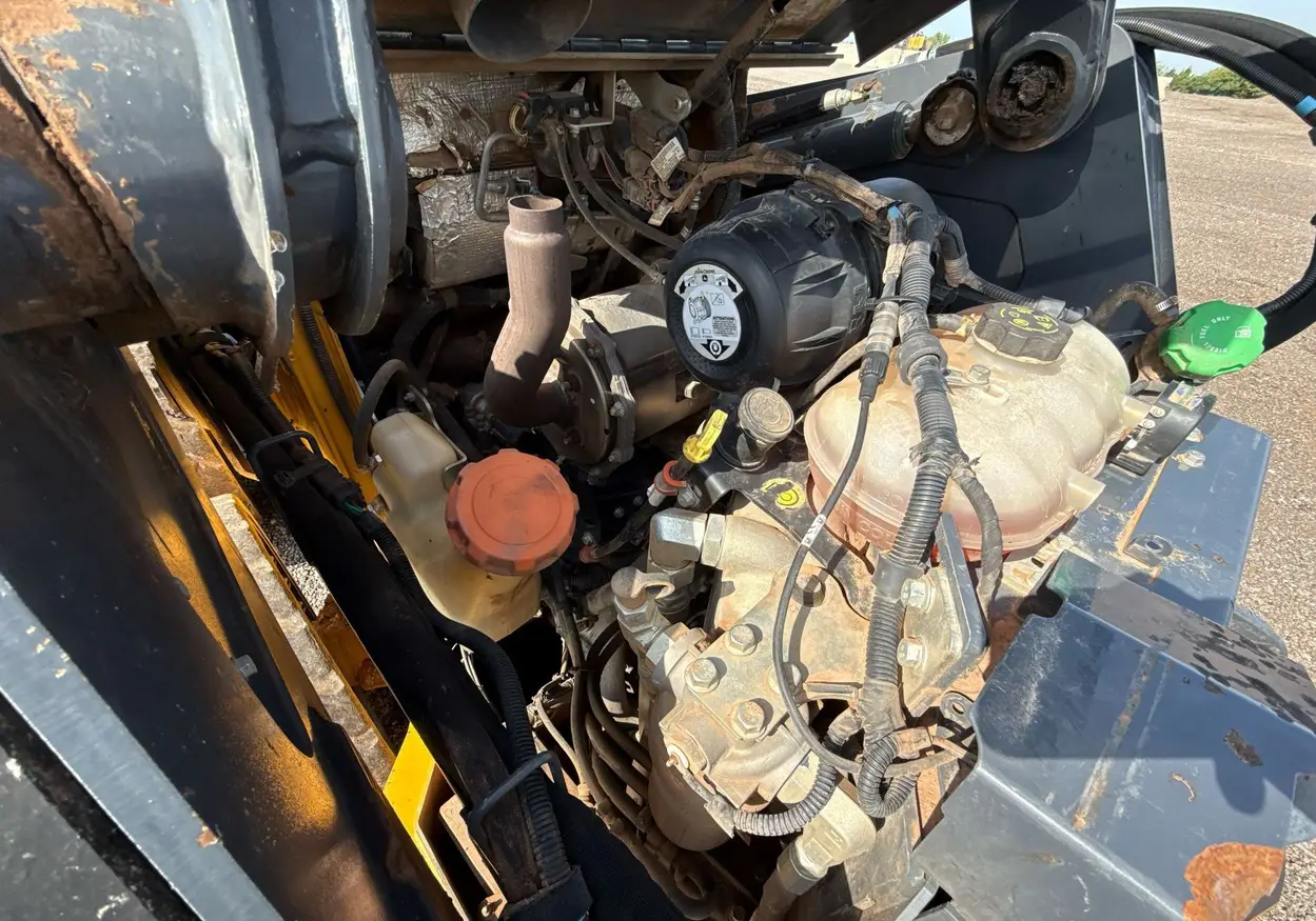 2021 John Deere 324G skid steer loader