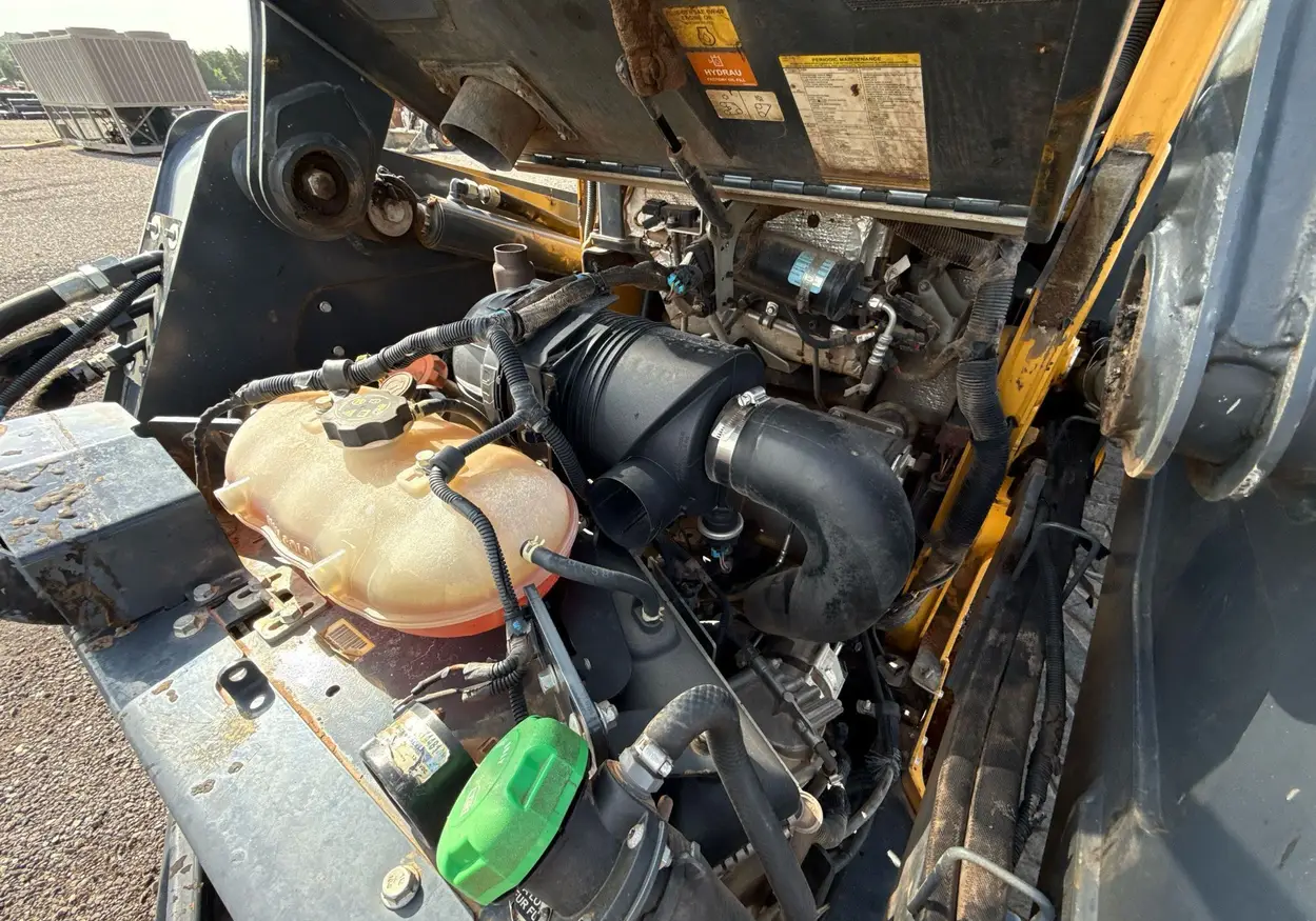 2021 John Deere 324G skid steer loader