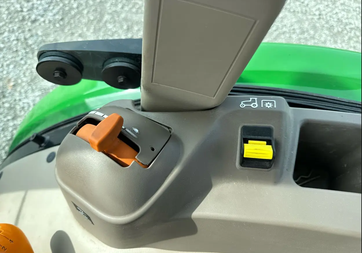 2022 John Deere 5075E MFWD tractor