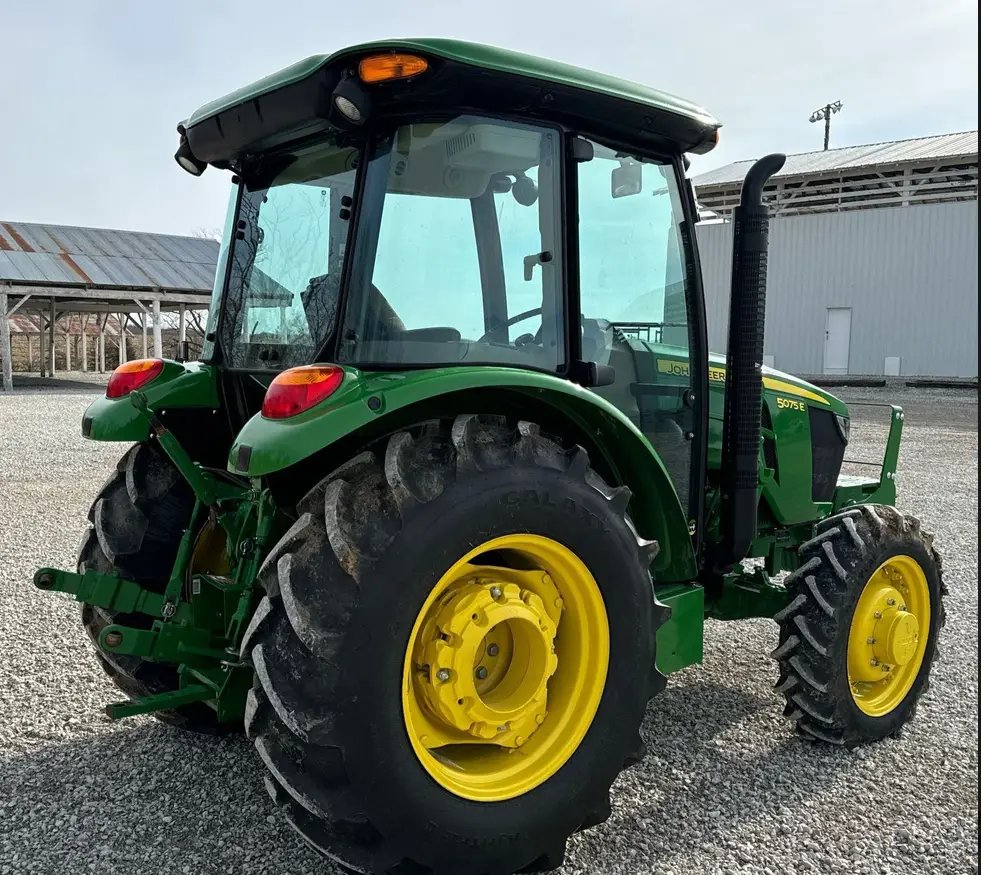 2022 John Deere 5075E MFWD tractor