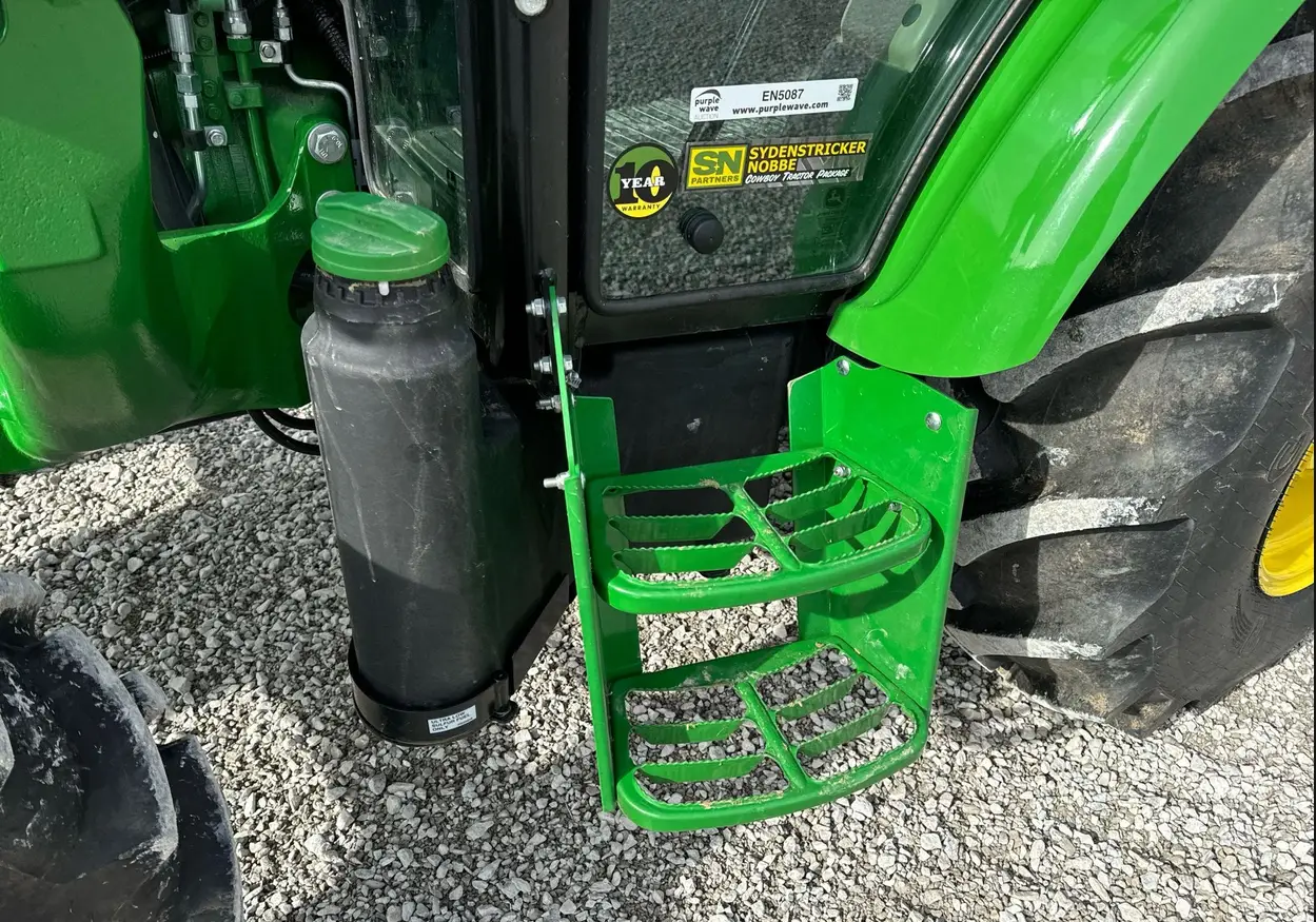 2022 John Deere 5075E MFWD tractor