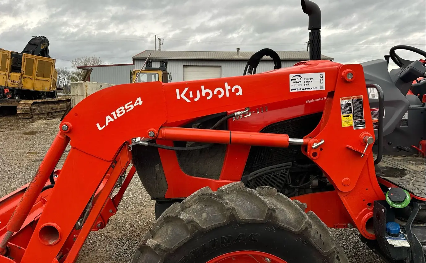 2022 Kubota M5 111D MFWD tractor