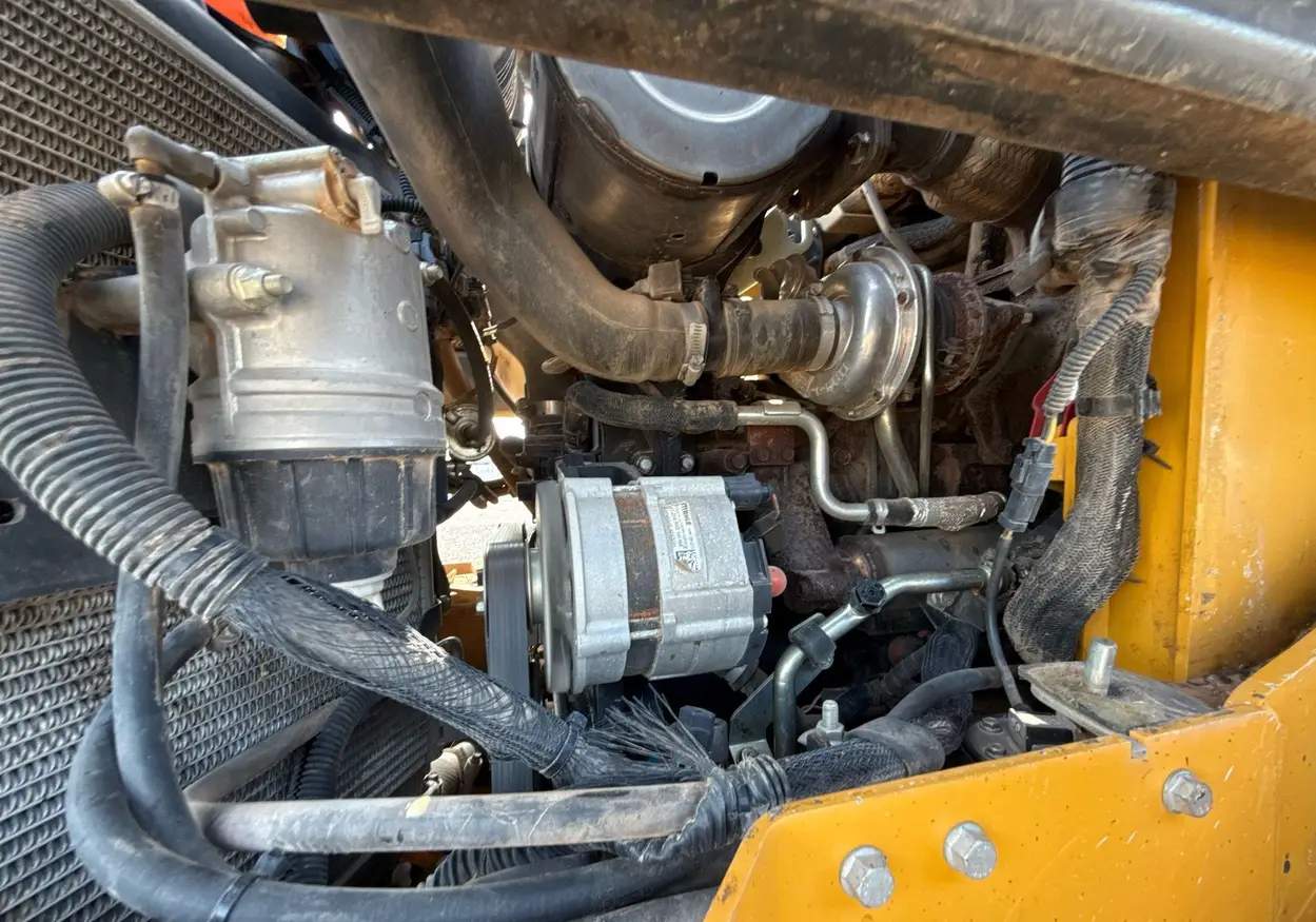 2021 John Deere 324G skid steer loader