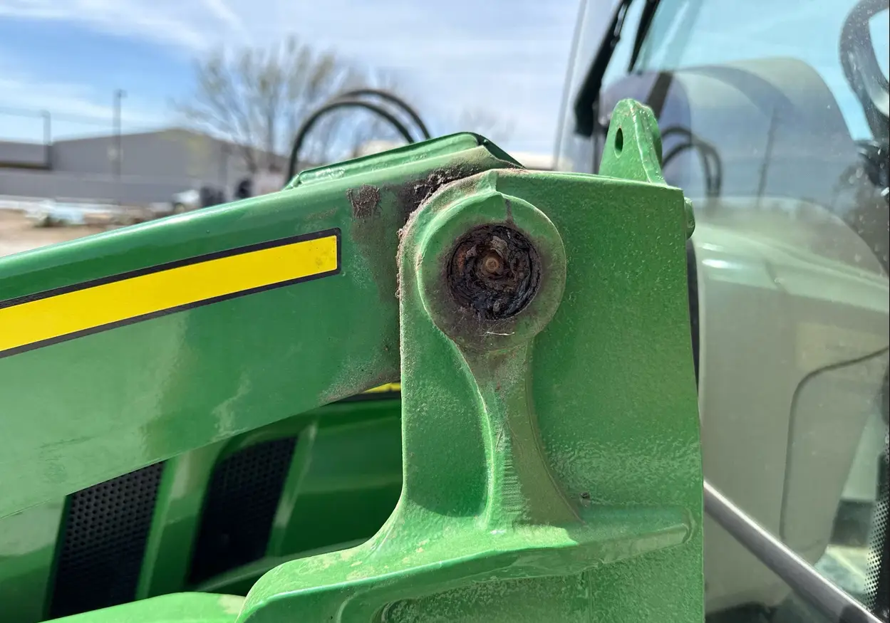 2022 John Deere 4052R MFWD tractor