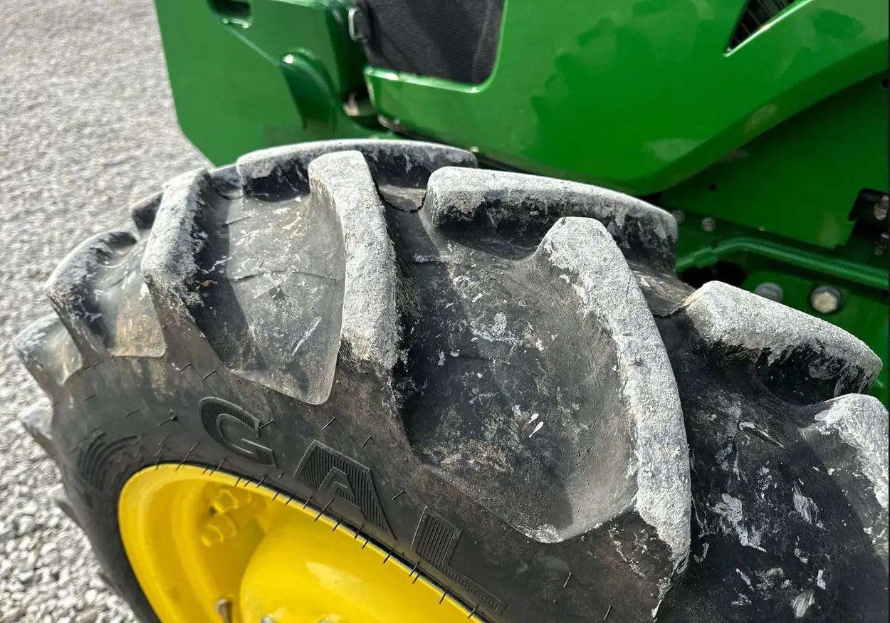 2022 John Deere 5075E MFWD tractor