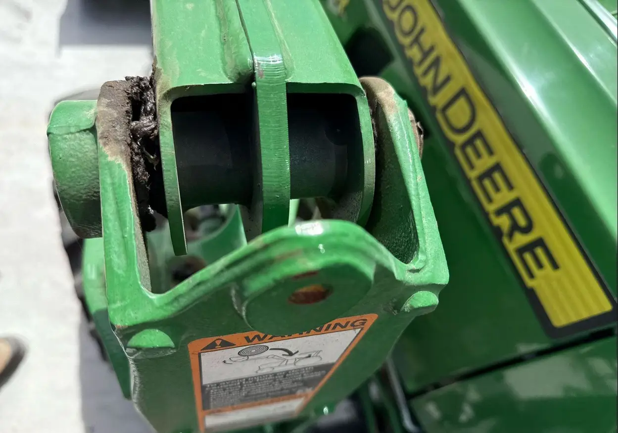2022 John Deere 4052R MFWD tractor