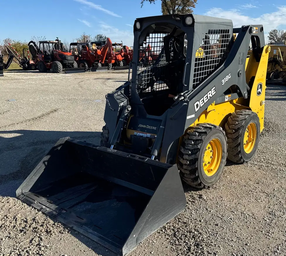 2017 John Deere 318G skid steer loader