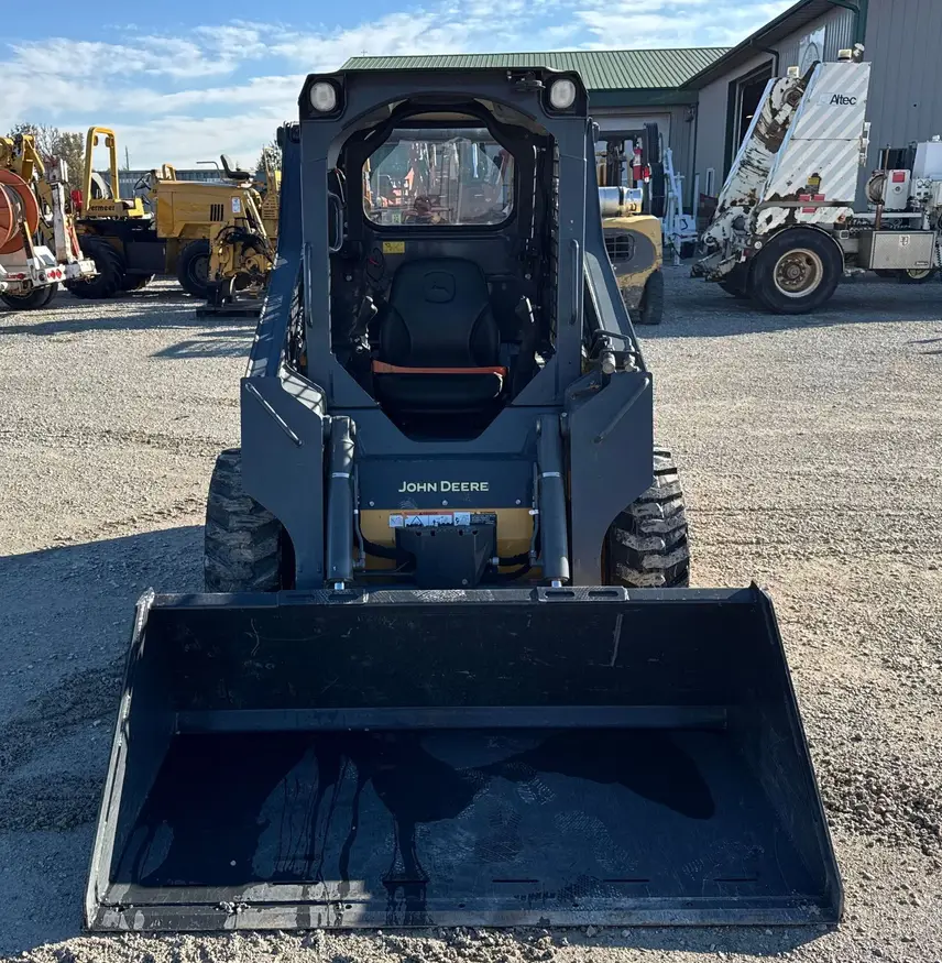2017 John Deere 318G skid steer loader