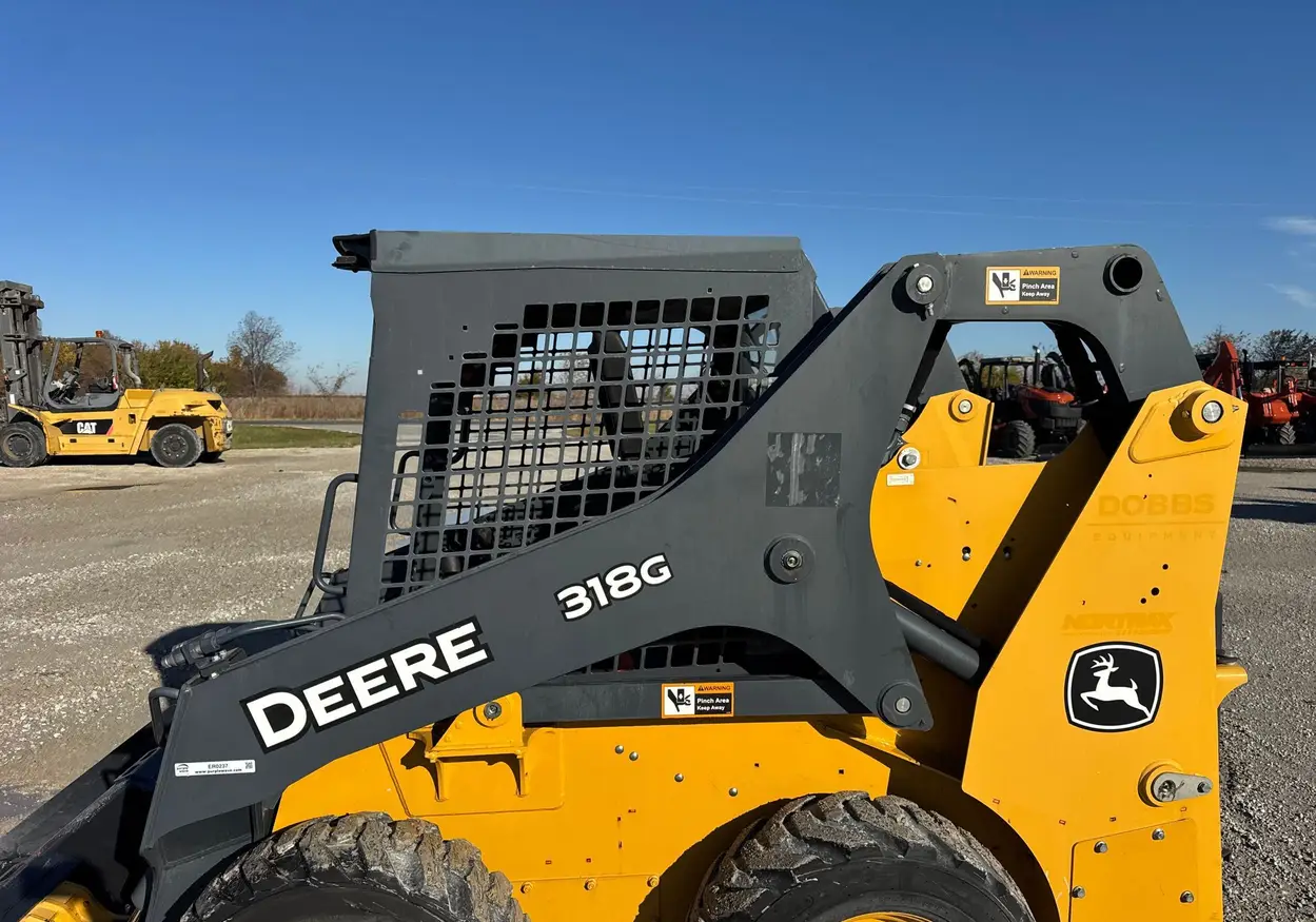 2017 John Deere 318G skid steer loader